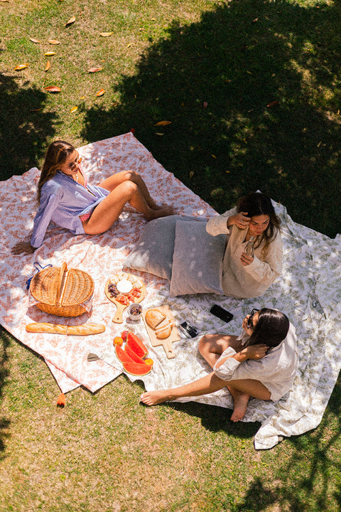 Leaf picnic towel