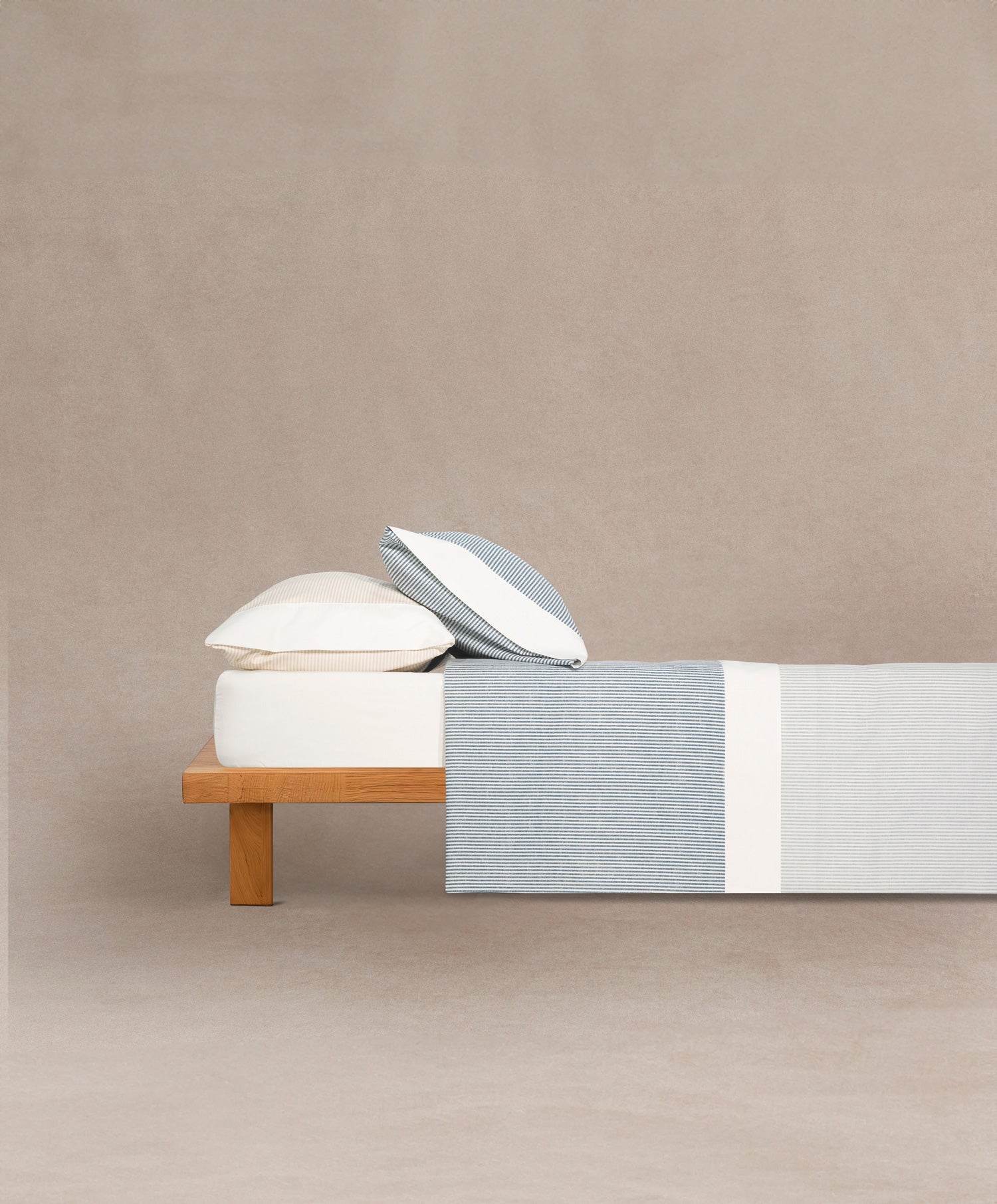 Stripesense bed sheet set