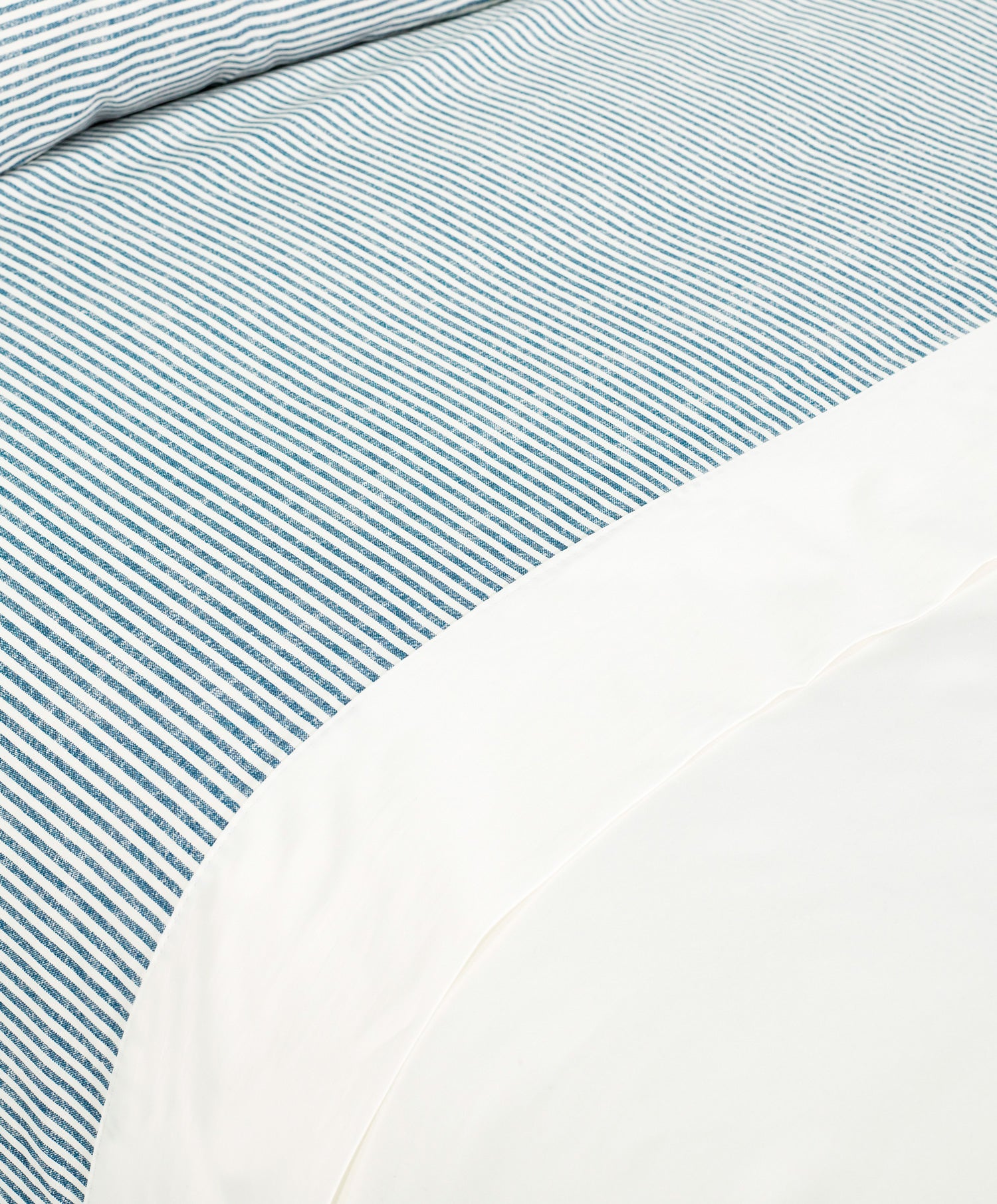Stripesense bed sheet set